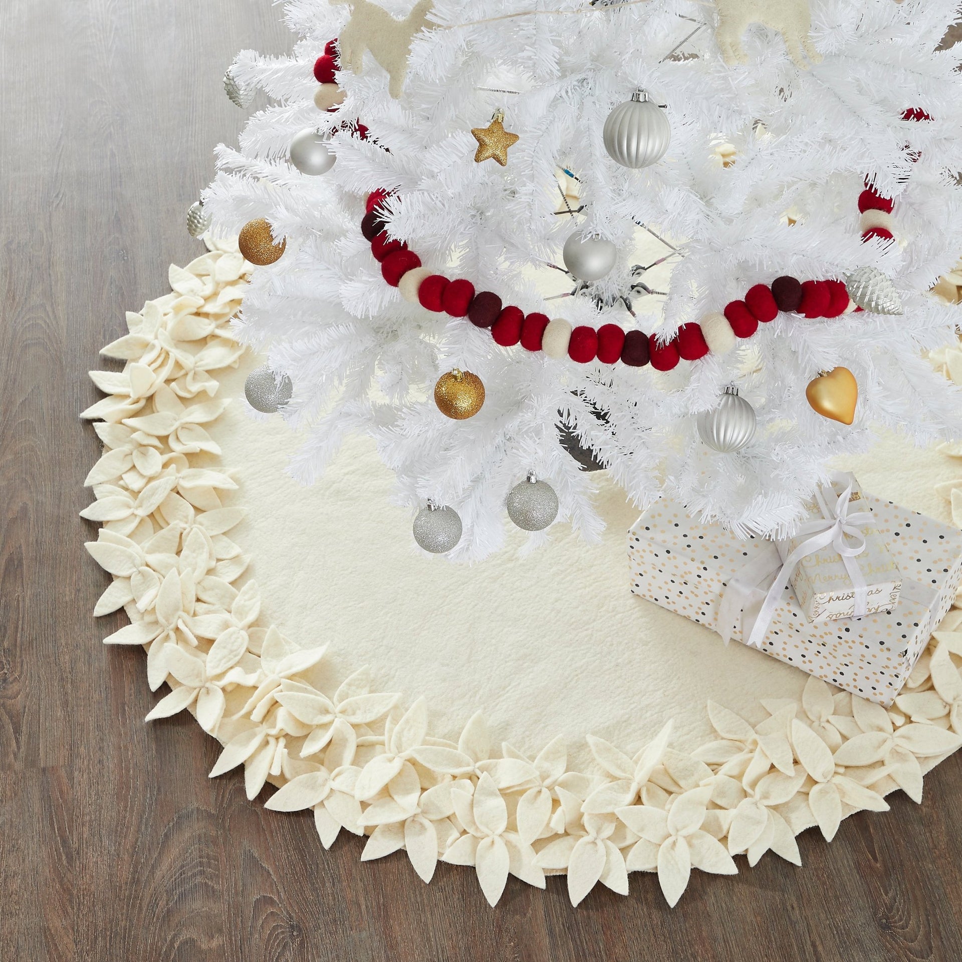 Handmade Felted Wool Overlapping Flowers Border Cream Christmas Tree Skirt 26